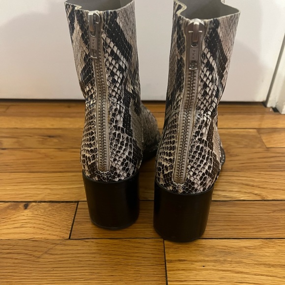 Treasure & bond snakeskin booties in great condition! Size US 7.5 - Picture 4 of 4